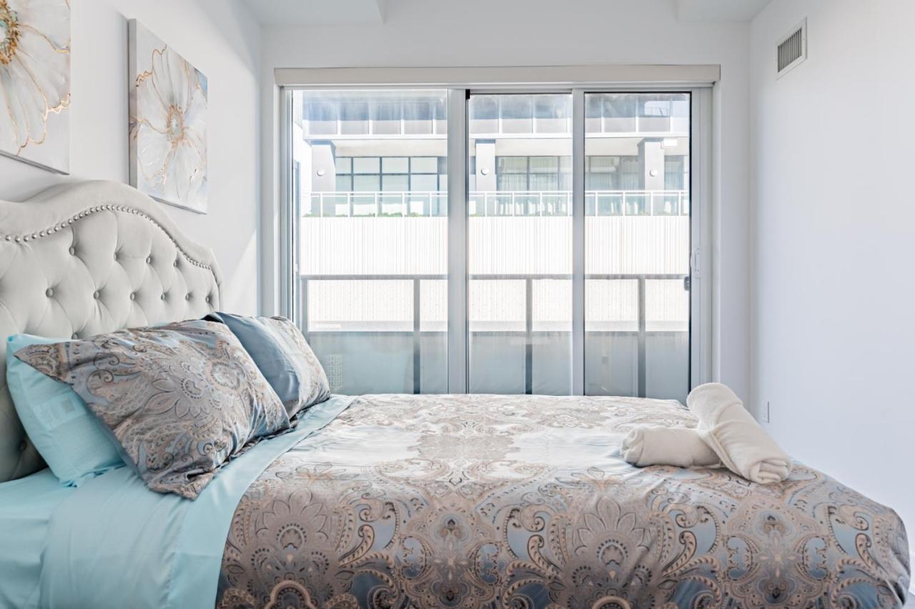 Condo In Parklawn & Lake Shore With Free Parking Close To Airport Toronto Zewnętrze zdjęcie