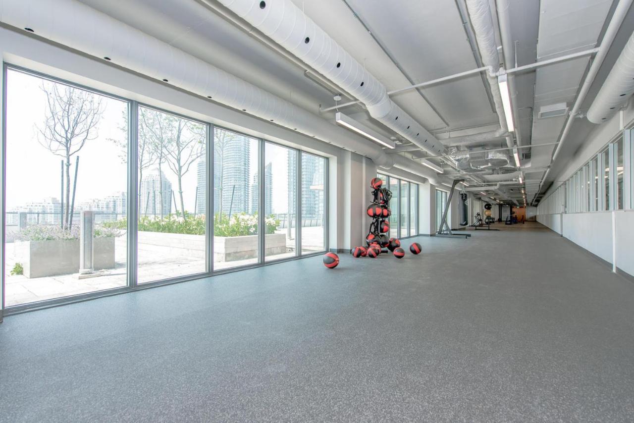 Condo In Parklawn & Lake Shore With Free Parking Close To Airport Toronto Zewnętrze zdjęcie