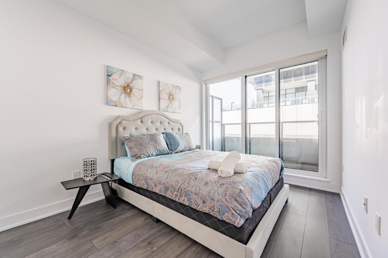 Condo In Parklawn & Lake Shore With Free Parking Close To Airport Toronto Zewnętrze zdjęcie