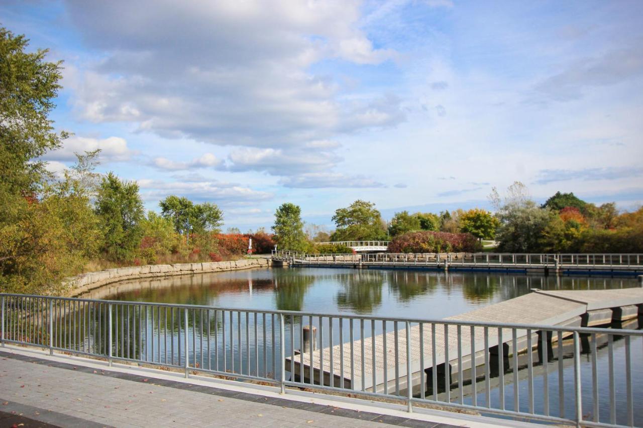Condo In Parklawn & Lake Shore With Free Parking Close To Airport Toronto Zewnętrze zdjęcie
