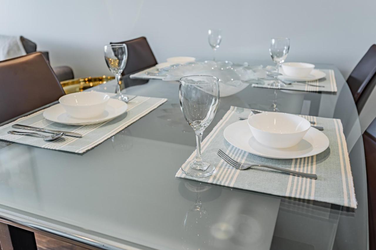 Condo In Parklawn & Lake Shore With Free Parking Close To Airport Toronto Zewnętrze zdjęcie