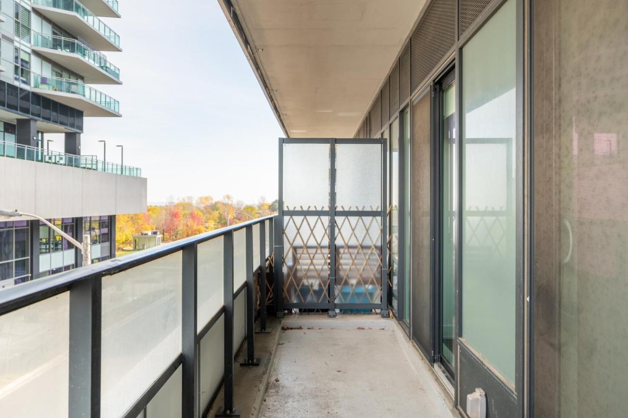 Condo In Parklawn & Lake Shore With Free Parking Close To Airport Toronto Zewnętrze zdjęcie
