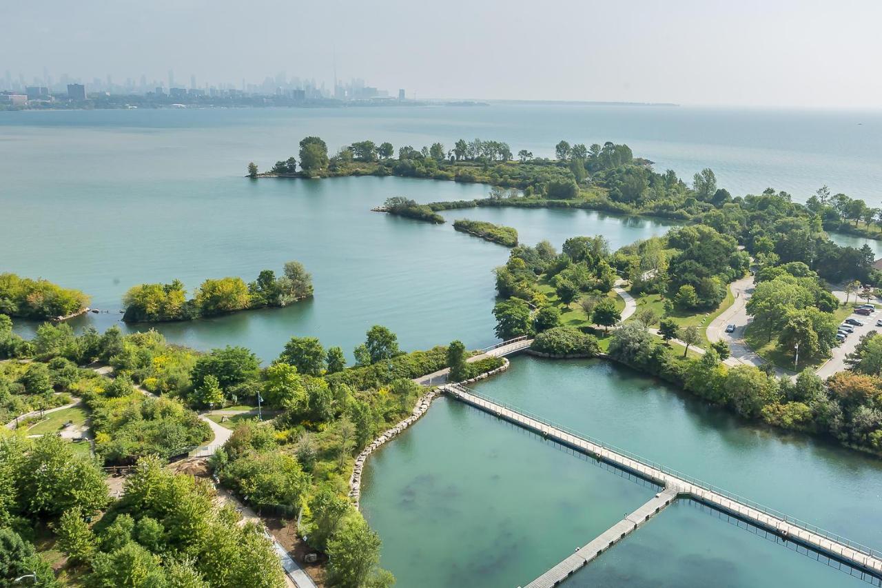 Condo In Parklawn & Lake Shore With Free Parking Close To Airport Toronto Zewnętrze zdjęcie