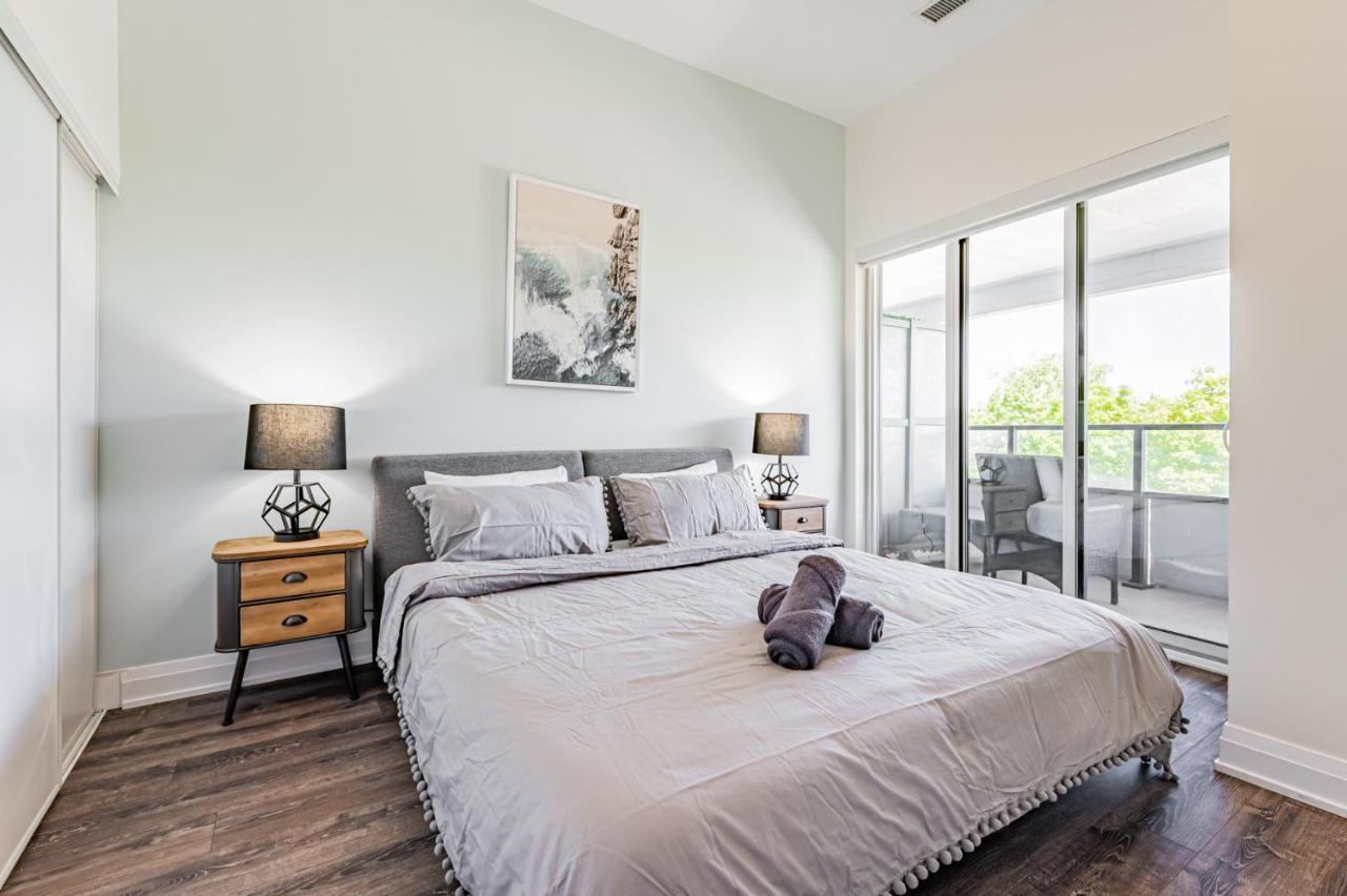 Condo In Parklawn & Lake Shore With Free Parking Close To Airport Toronto Zewnętrze zdjęcie
