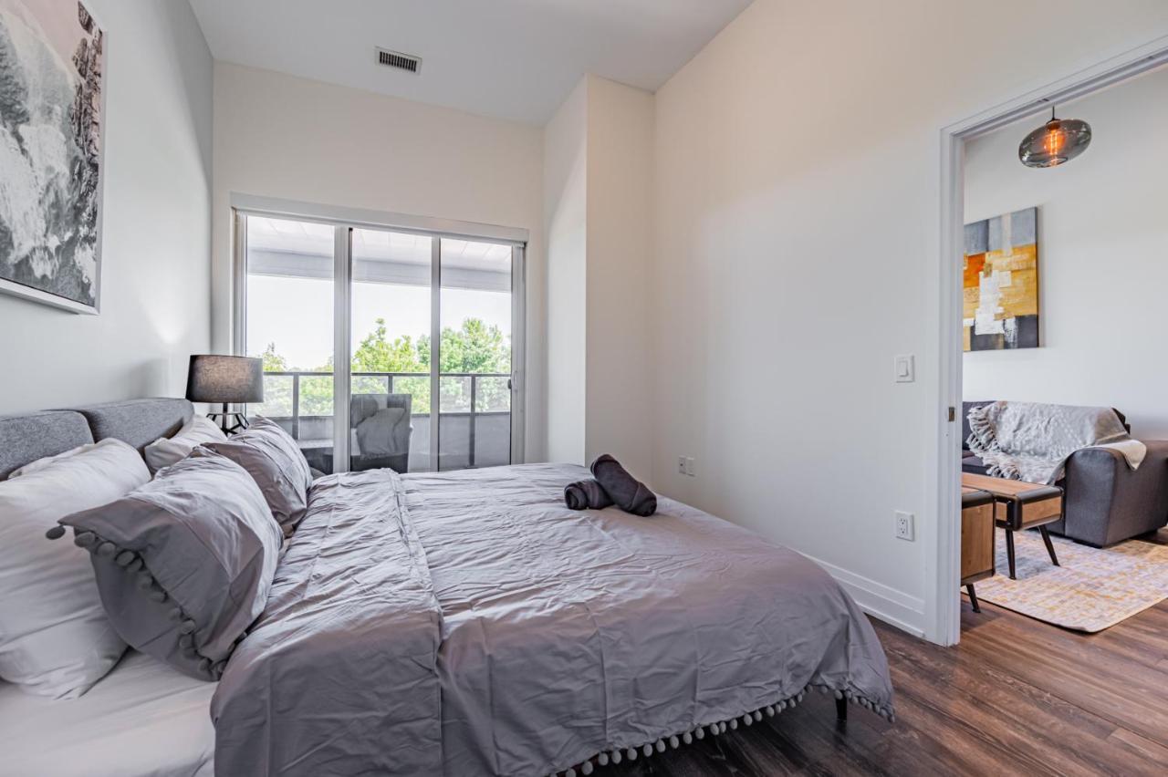 Condo In Parklawn & Lake Shore With Free Parking Close To Airport Toronto Zewnętrze zdjęcie