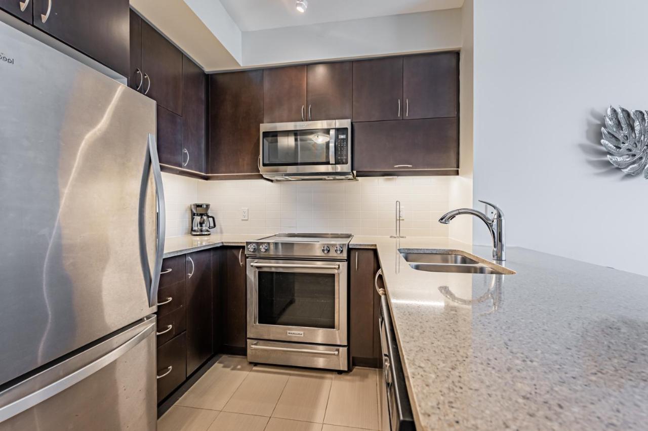 Condo In Parklawn & Lake Shore With Free Parking Close To Airport Toronto Zewnętrze zdjęcie