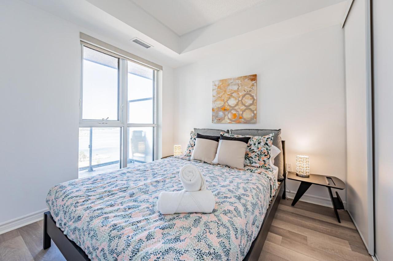 Condo In Parklawn & Lake Shore With Free Parking Close To Airport Toronto Zewnętrze zdjęcie