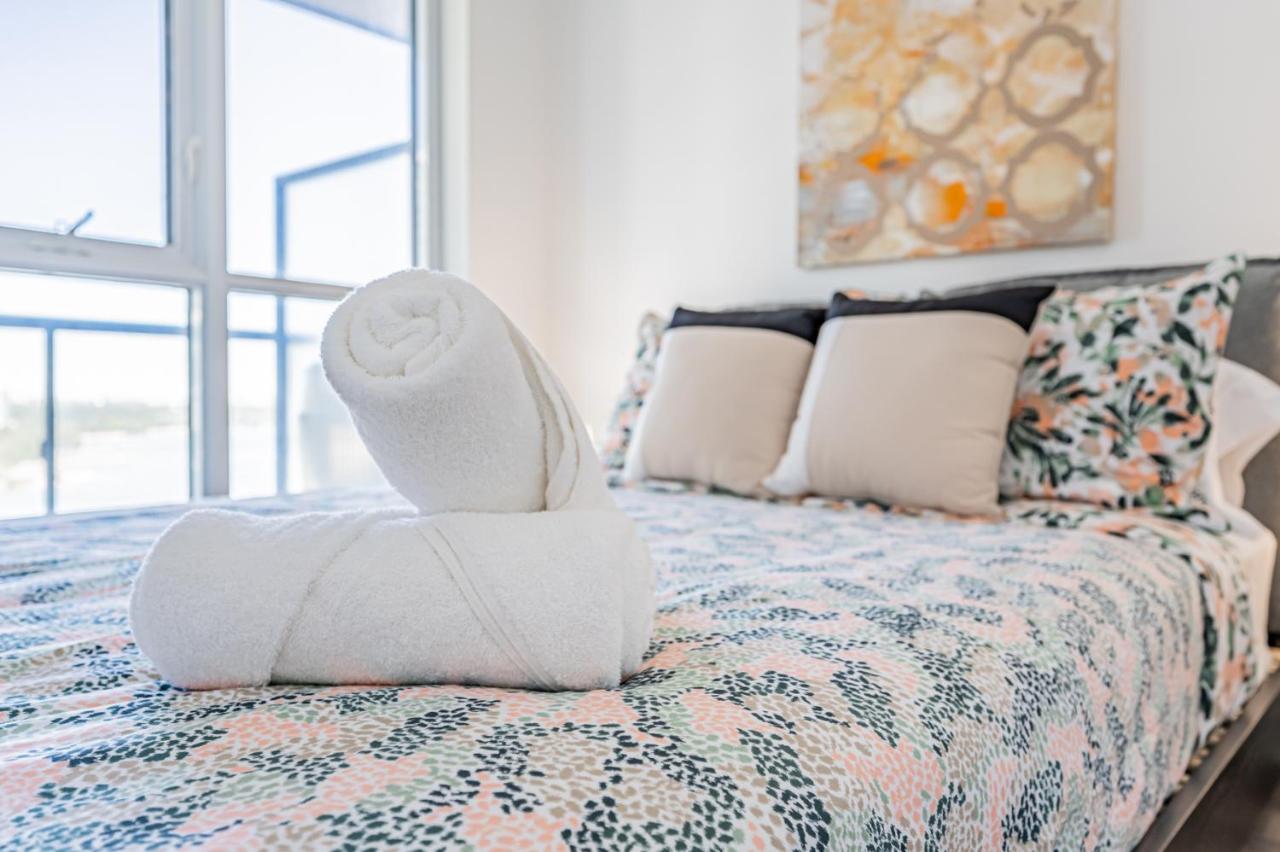 Condo In Parklawn & Lake Shore With Free Parking Close To Airport Toronto Zewnętrze zdjęcie